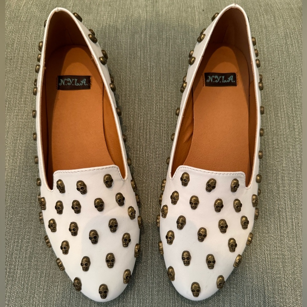 NEW N.Y.L.A WHITE SKULLSIES FLATS - Skulls, Size 7 WHITE Gothic Flats